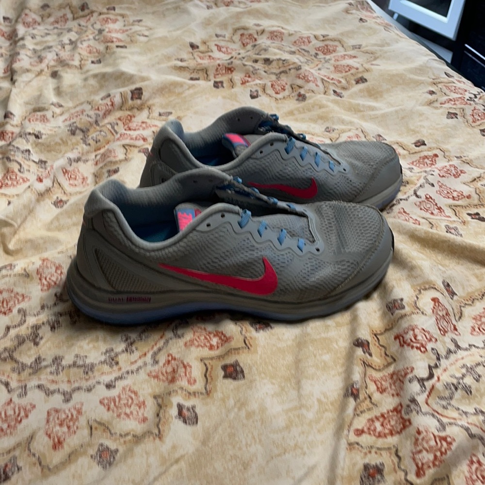 Nike tennis shoes